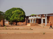 Die Gebäude wurden vor 5 Jahren als Lehrkrankenhaus der Universität Bobo Dioulasso erstellt.